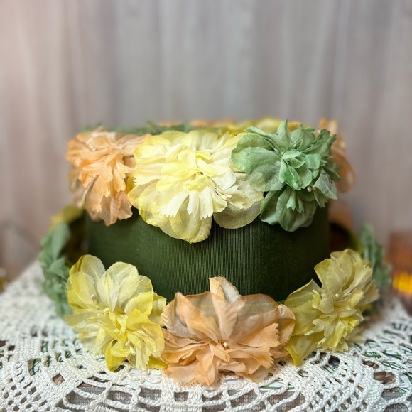 Vintage Elegant Floral Hat with Pastel Accents main image 7